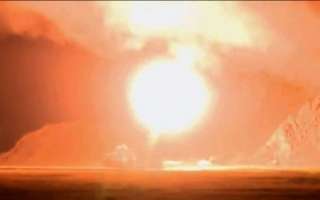 فیلم/ لحظه پرتاب موشک‌های سپاه به مواضع داعش