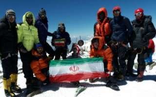 صعود تنها بانوی عضو تیم ملی امید کوهنوردی بر فراز قله لنین قرقیزستان