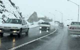 بارش سنگین برف در ارتفاعات محورهای هراز و کندوان/ تمامی راه‌های مازندران باز است