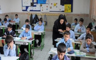 کسی به داد معلمان حق‌التدریس مازندران نمی‌رسد/حقوقی که پشت وعده‌ها ضایع می‌شود/اعتراض مساوی با اخراج!