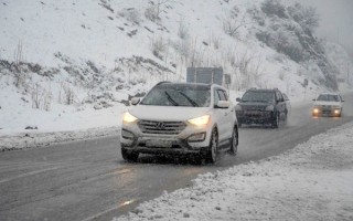 بارش شدید برف در محور هراز/ تردد خودروها بدون زنجیرچرخ ممنوع است