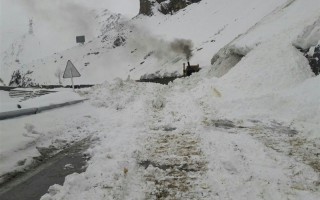 احتمال سقوط بهمن و ریزش سنگ در گردنه‌های برف‌گیر مازندران
